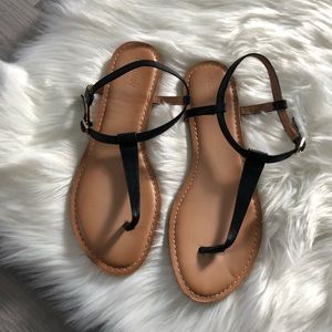 OLD NAVY thong sandal in black